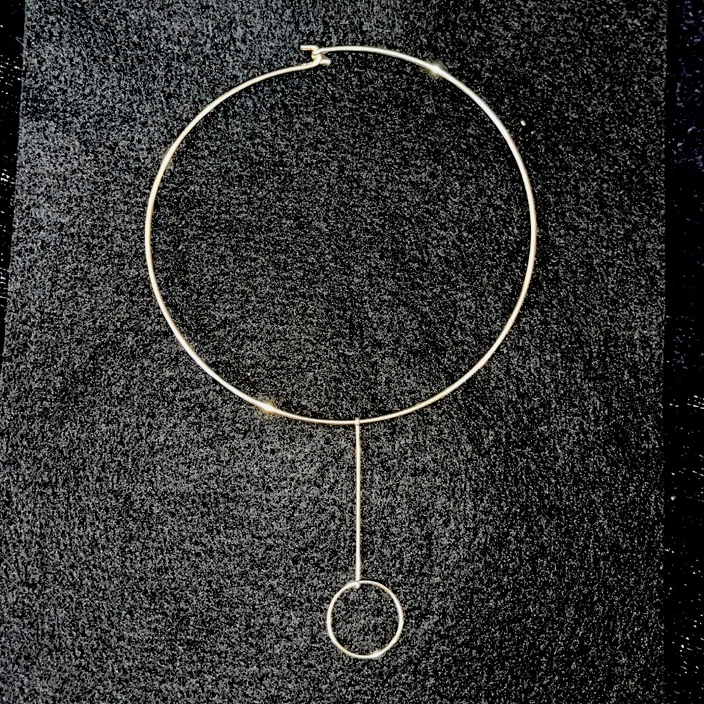 Silver stationary necklace